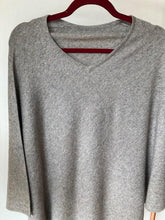 Load image into Gallery viewer, Cashmere poncho
