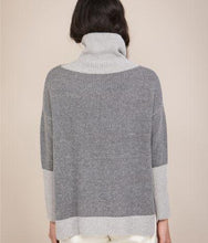 Load image into Gallery viewer, Two-Tone Roll Neck Cashmere Jumper in grey
