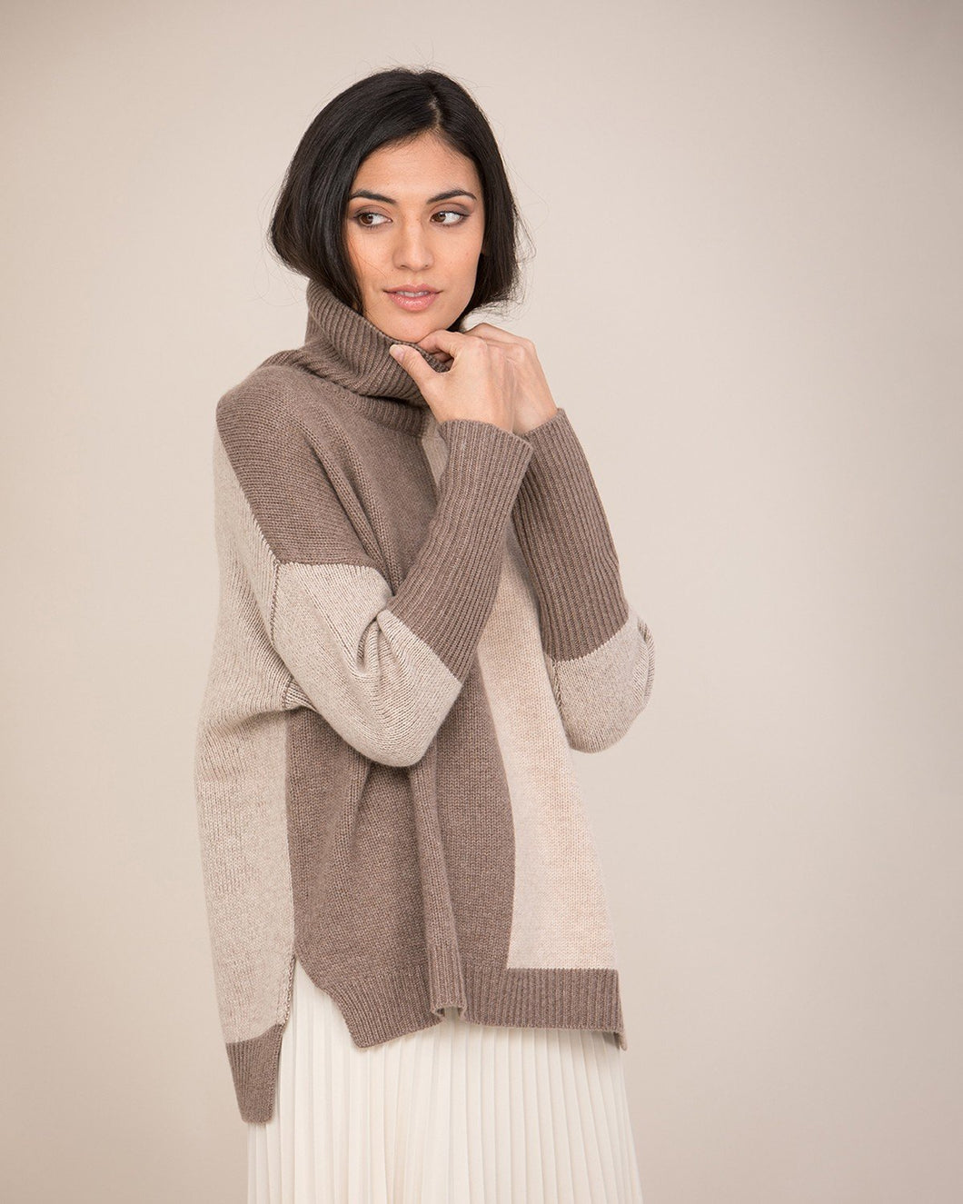 Two-Tone Roll Neck Cashmere Jumper in brown